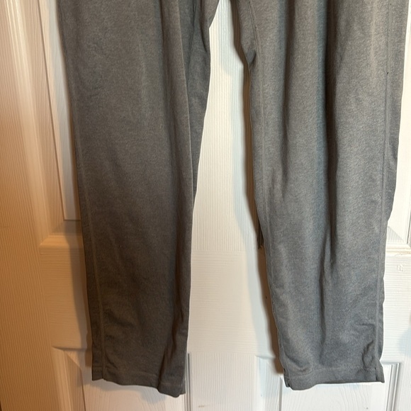 Vuori Ponto Performance men’s gray tapered leg jogger sweatpants size medium - Picture 3 of 8